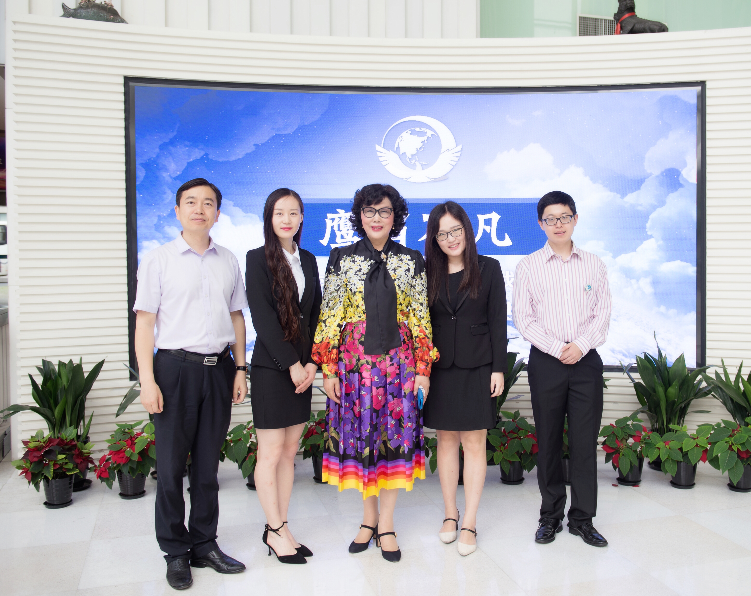 一路芳華：澳門6766網站net集團董事局主席陳愛蓮出席求是強鷹十五期結業典禮