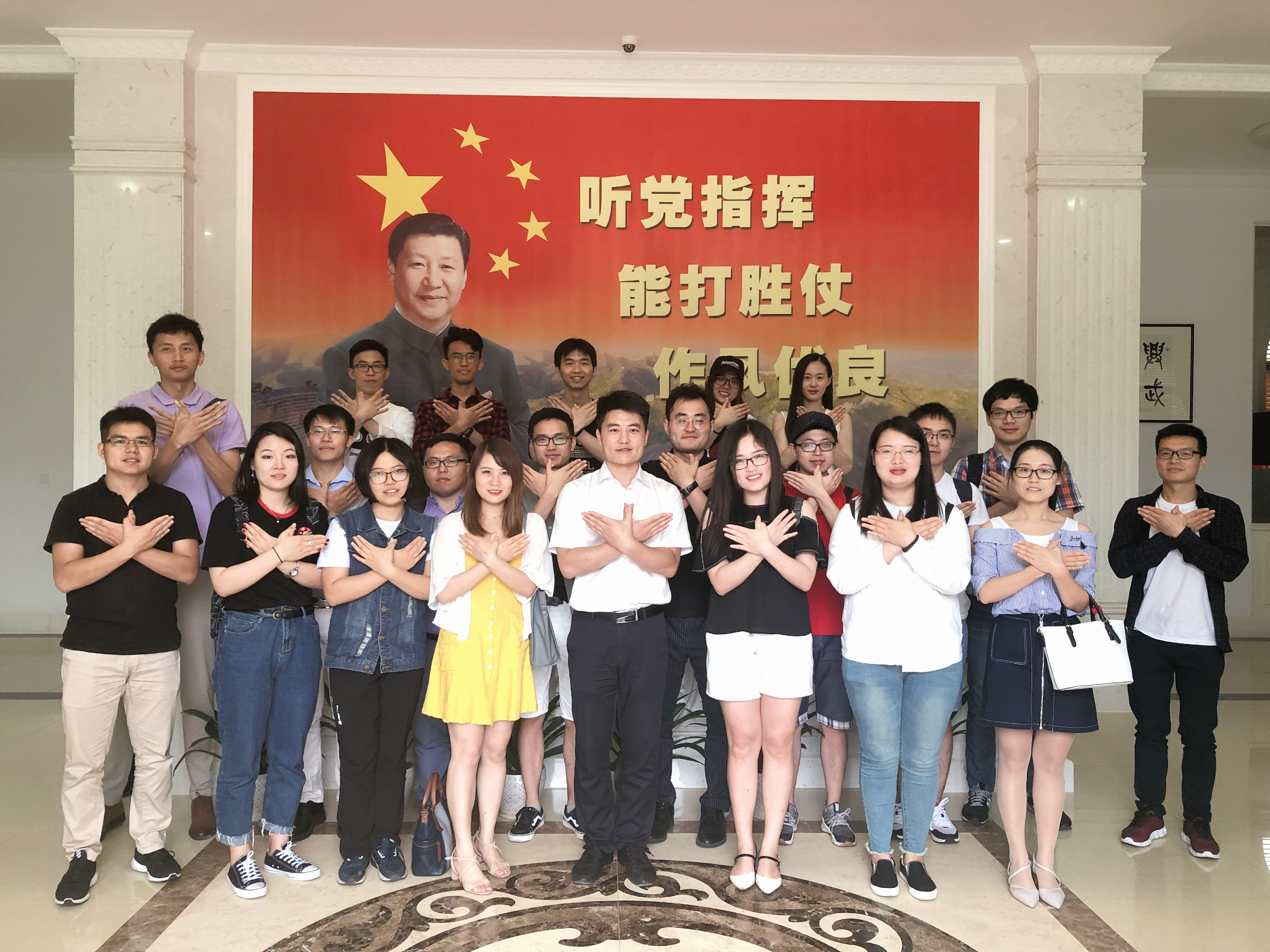 一路芳華：澳門6766網站net集團董事局主席陳愛蓮出席求是強鷹十五期結業典禮