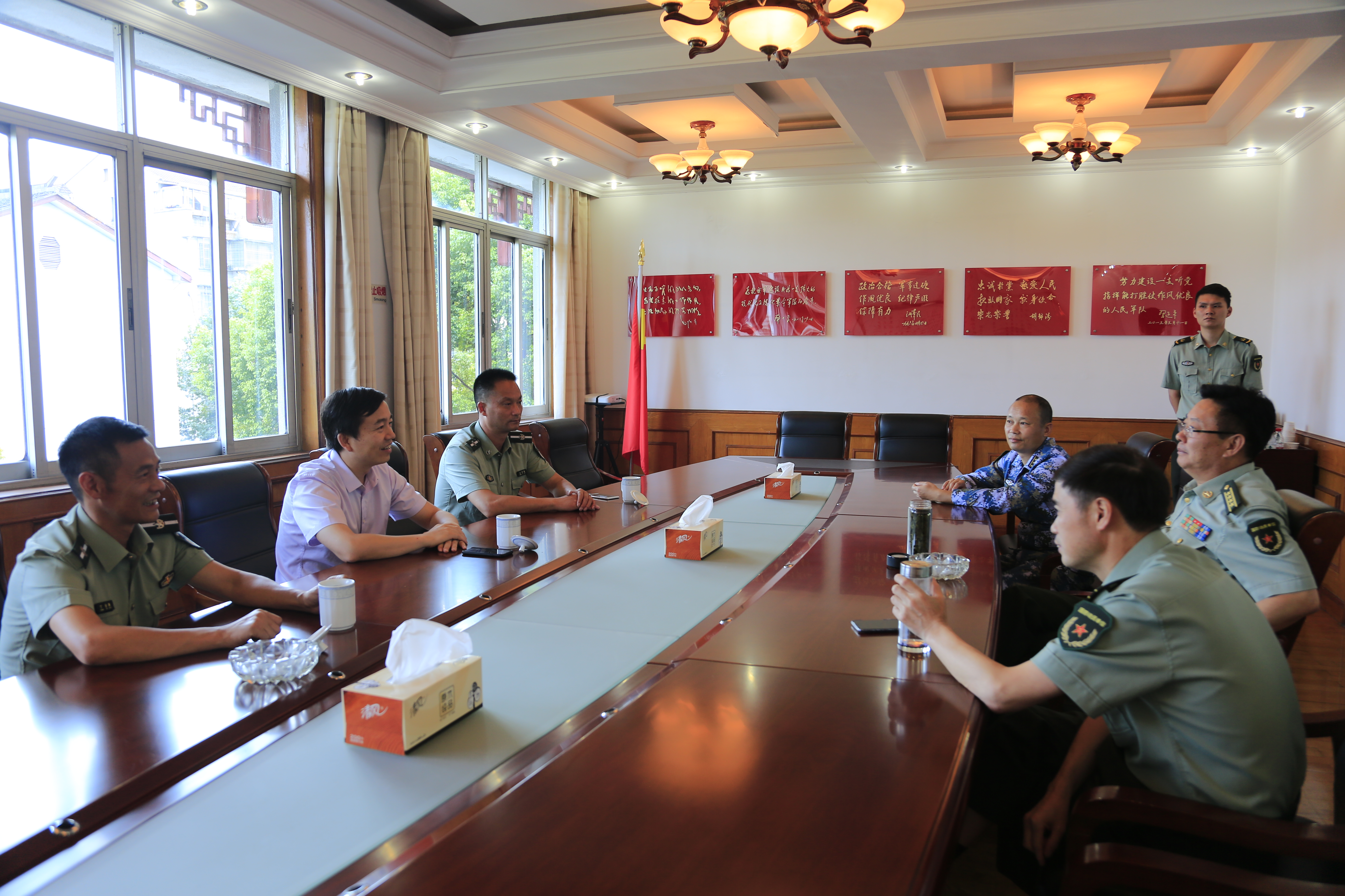 澳門6766網站net集團八一慰問人民子弟兵